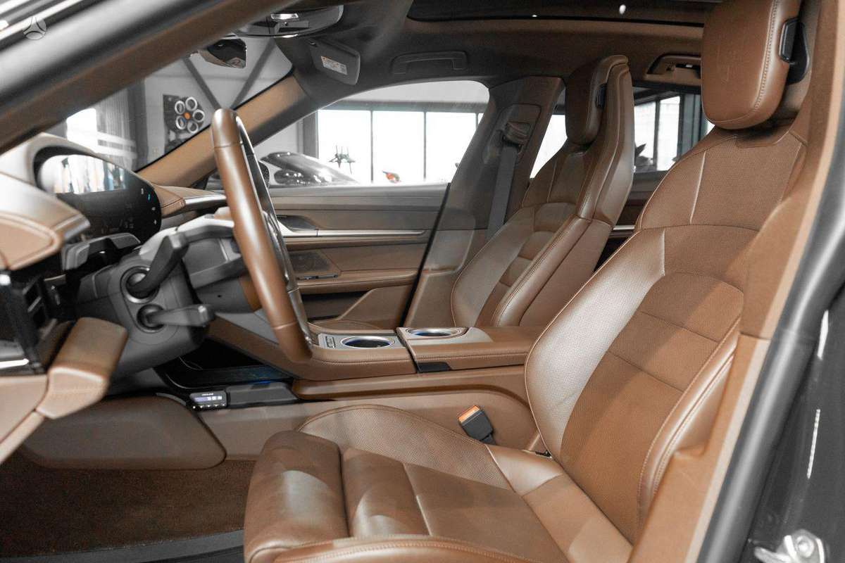 Porsche Taycan - 8