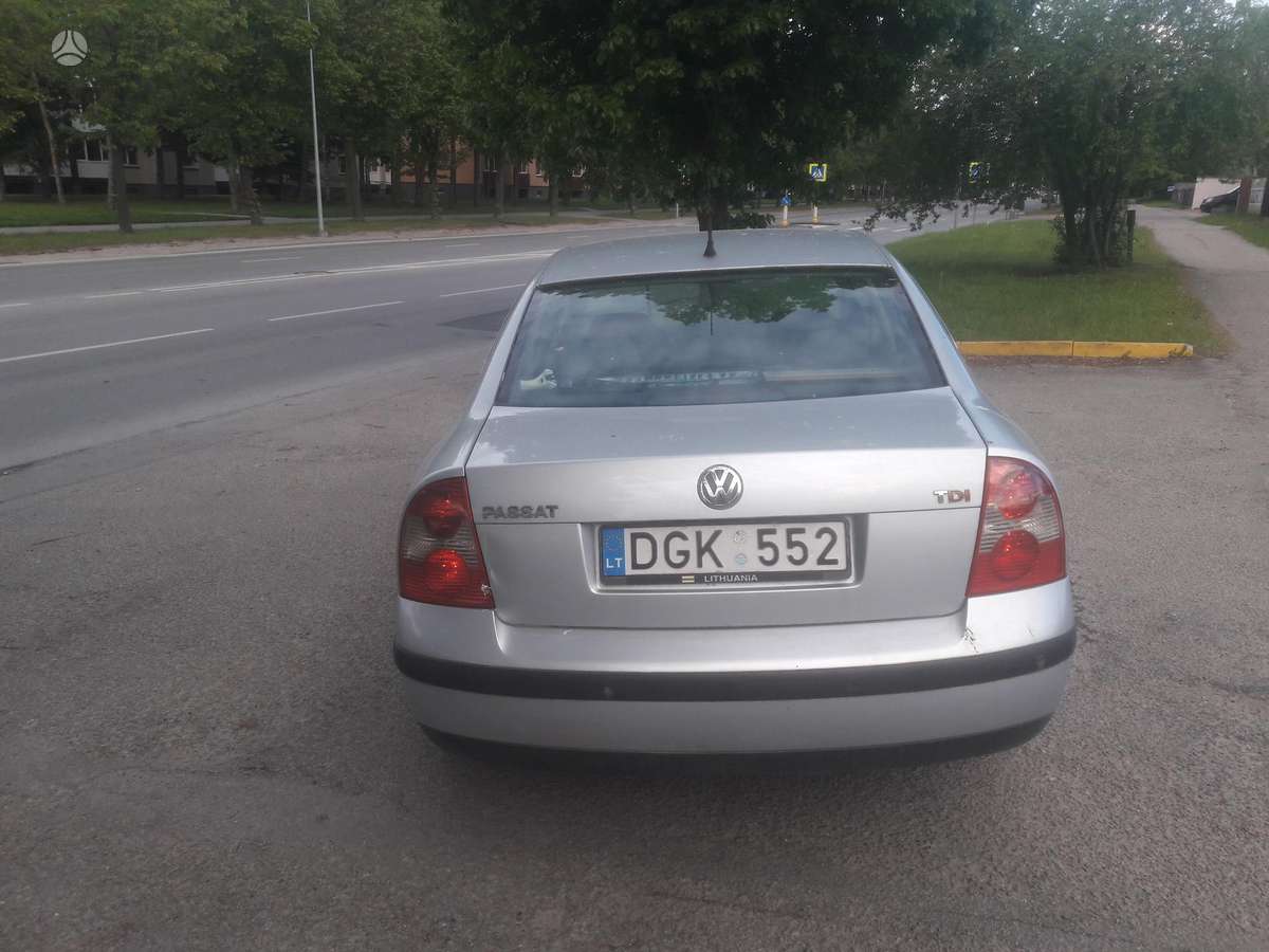 Volkswagen Passat - 1