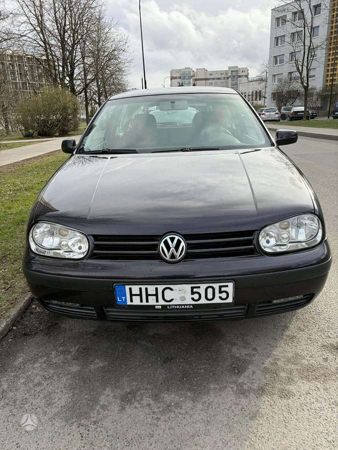 Volkswagen Golf, Седан
