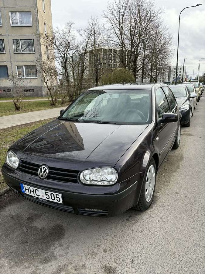 Volkswagen Golf, Седан