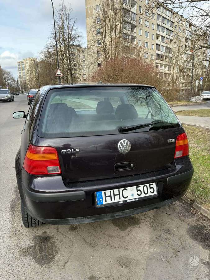 Volkswagen Golf, Седан