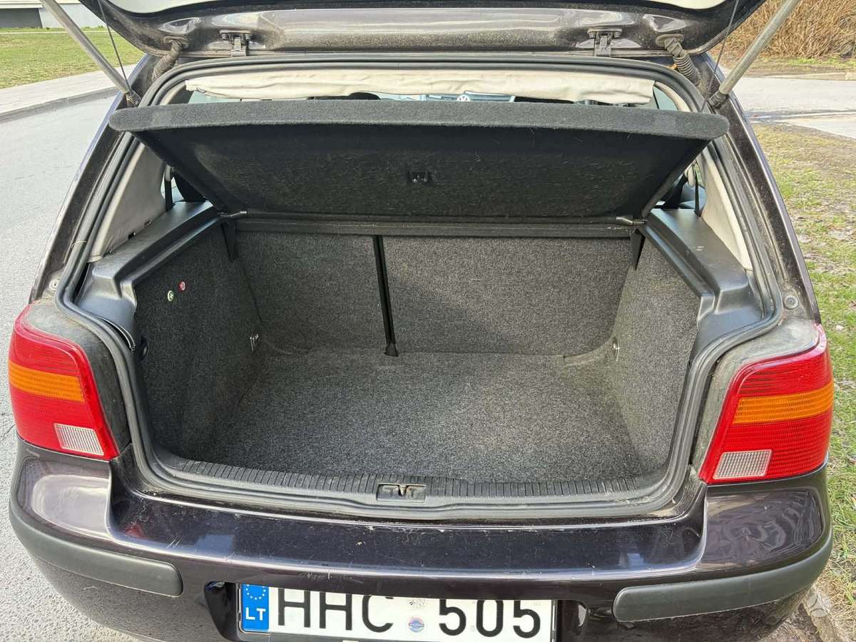 Volkswagen Golf - 8