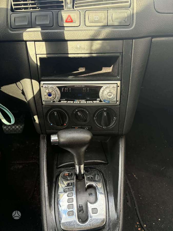 Volkswagen Golf - 11