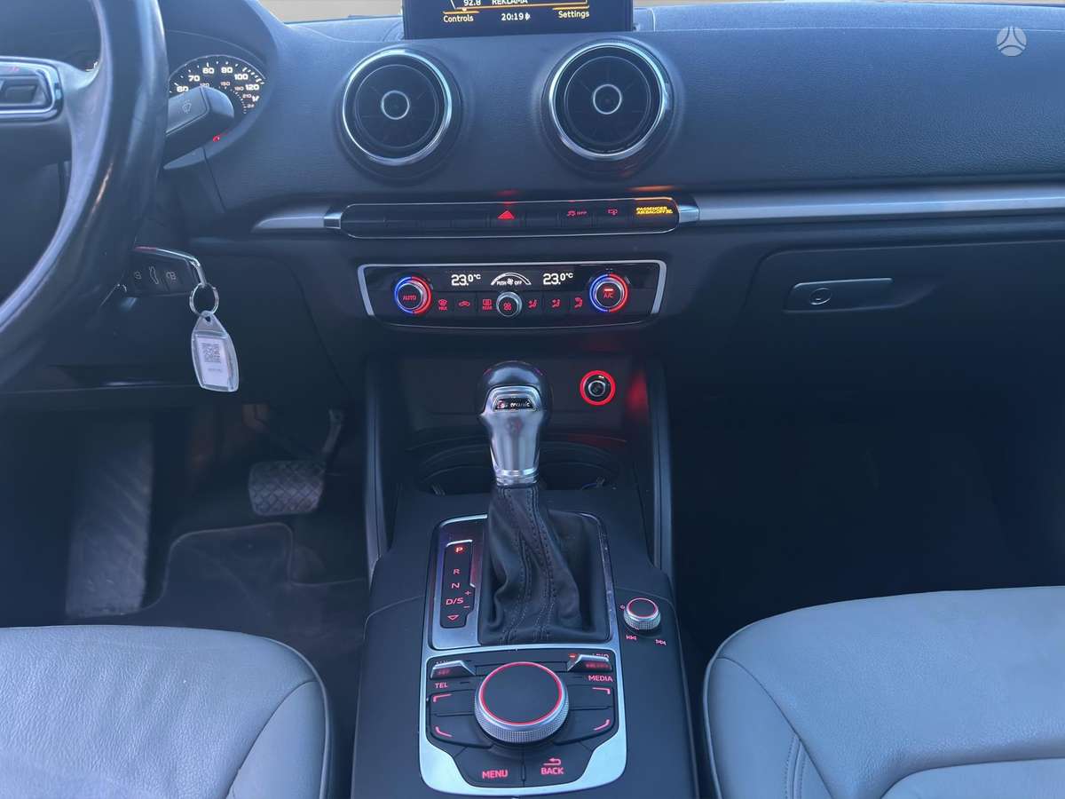 Audi A3, 1.8 l., Седан