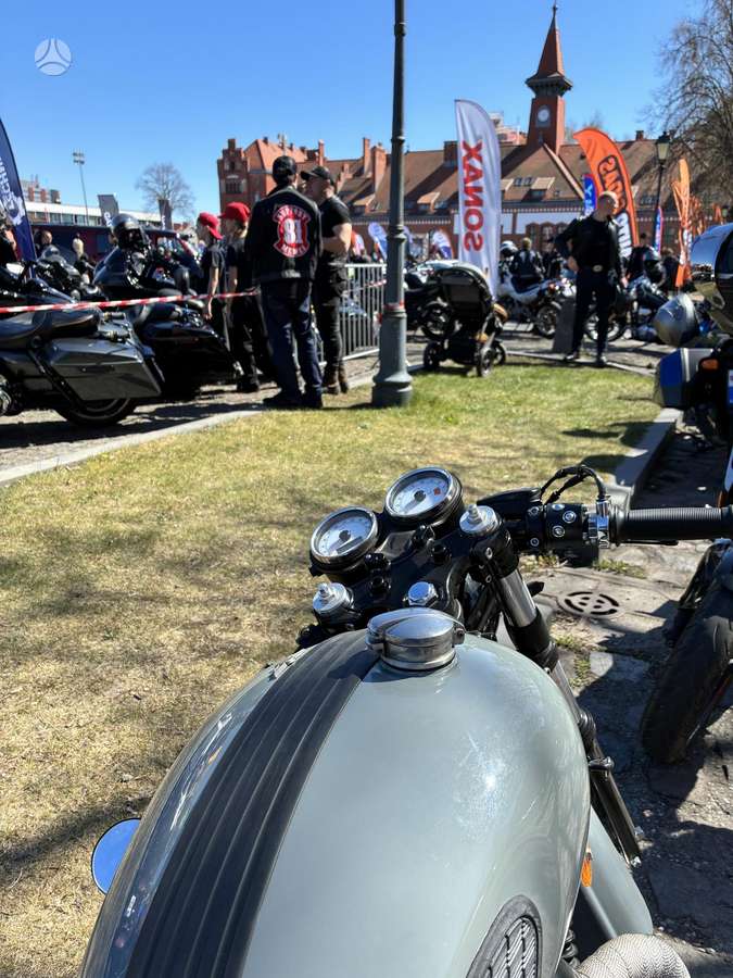 Triumph Thruxton 865cc, street / классические