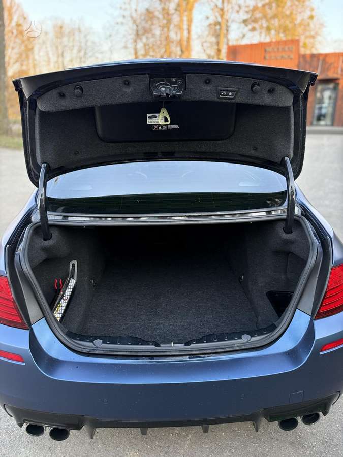 BMW M5, 4.4 l., Седан