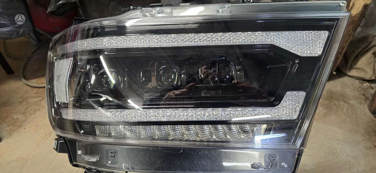 Dodge Ram salono detalės