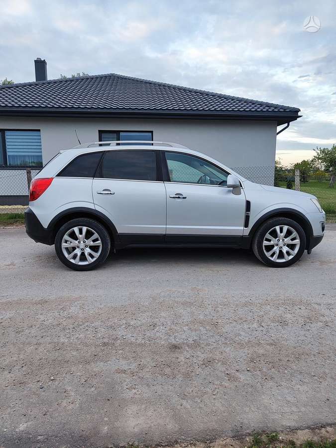 Opel Antara, 2.2 l., off-road / crossover
