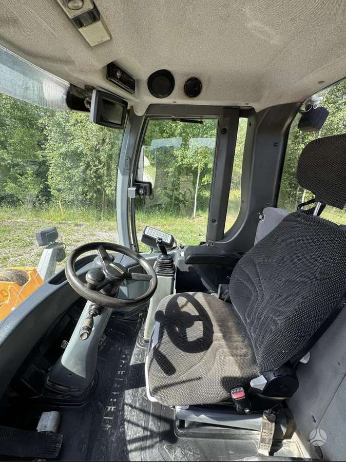 Liebherr L556, frontal loader