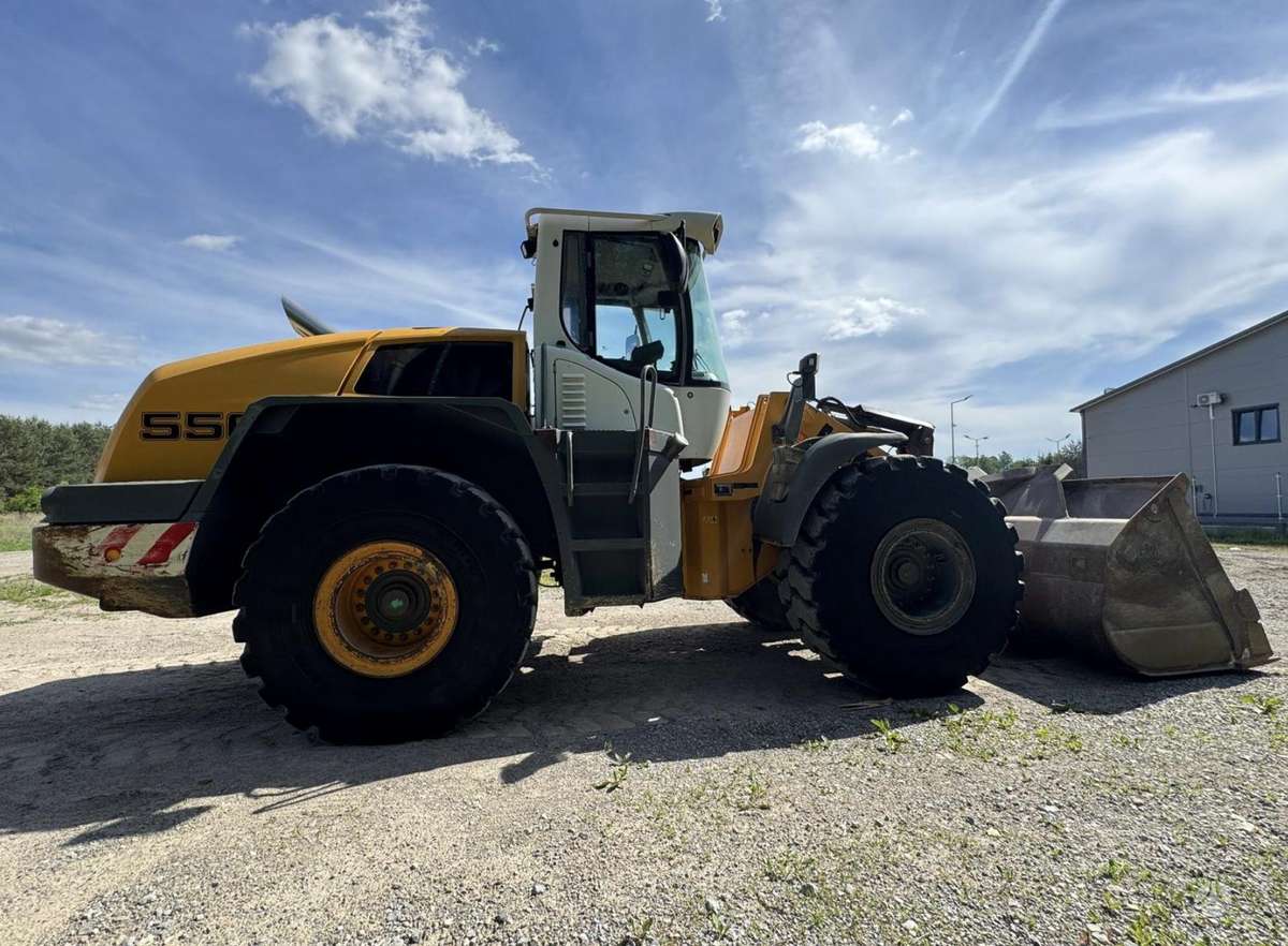 Liebherr L556, frontal loader