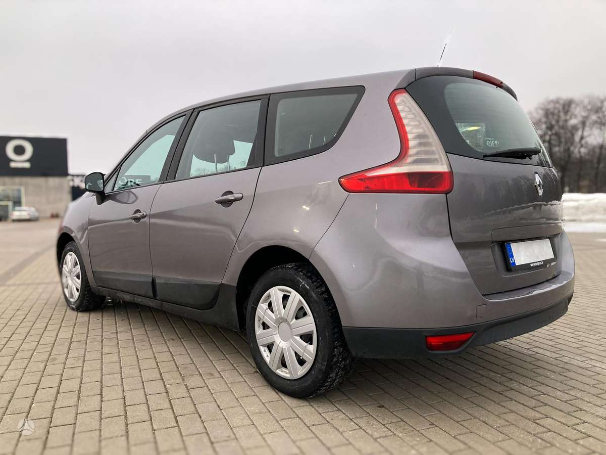 Renault Grand Scenic - 8