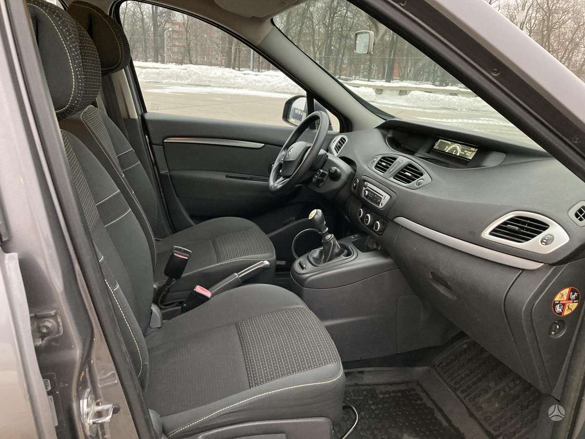 Renault Grand Scenic - 12