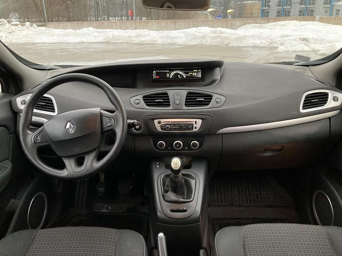 Renault Grand Scenic - 10