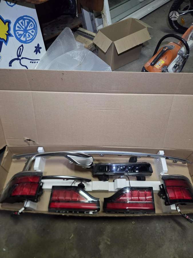 Jeep Wagoneer lights