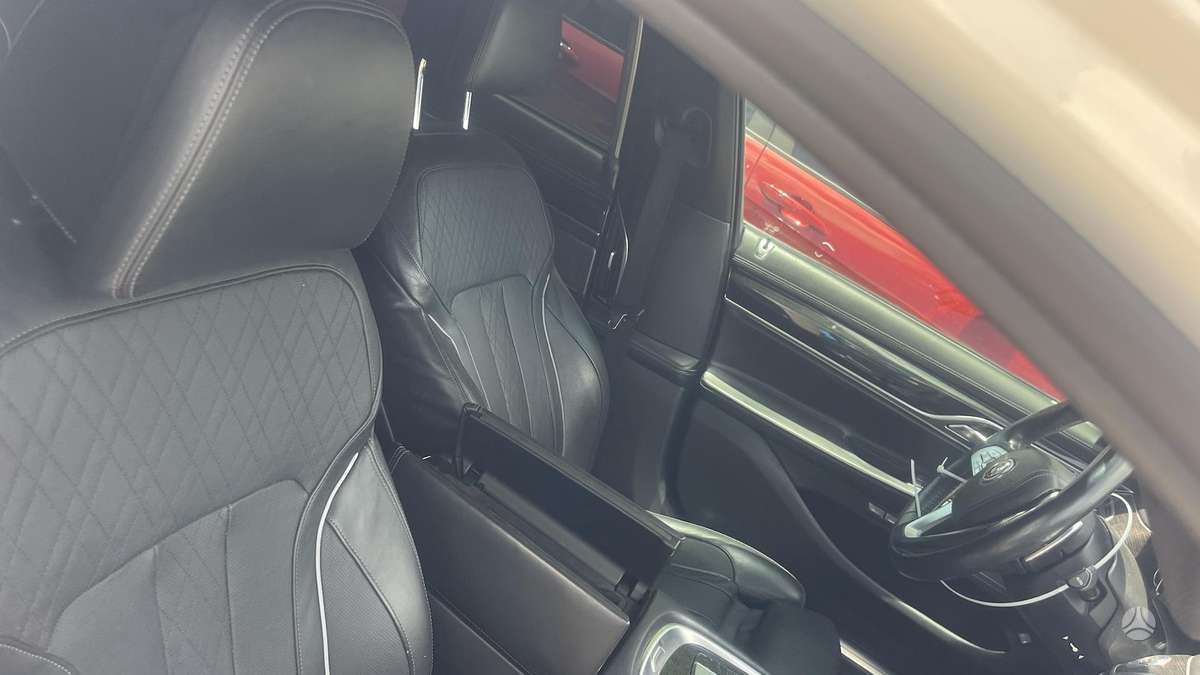 BMW 750, 4.4 l., Седан