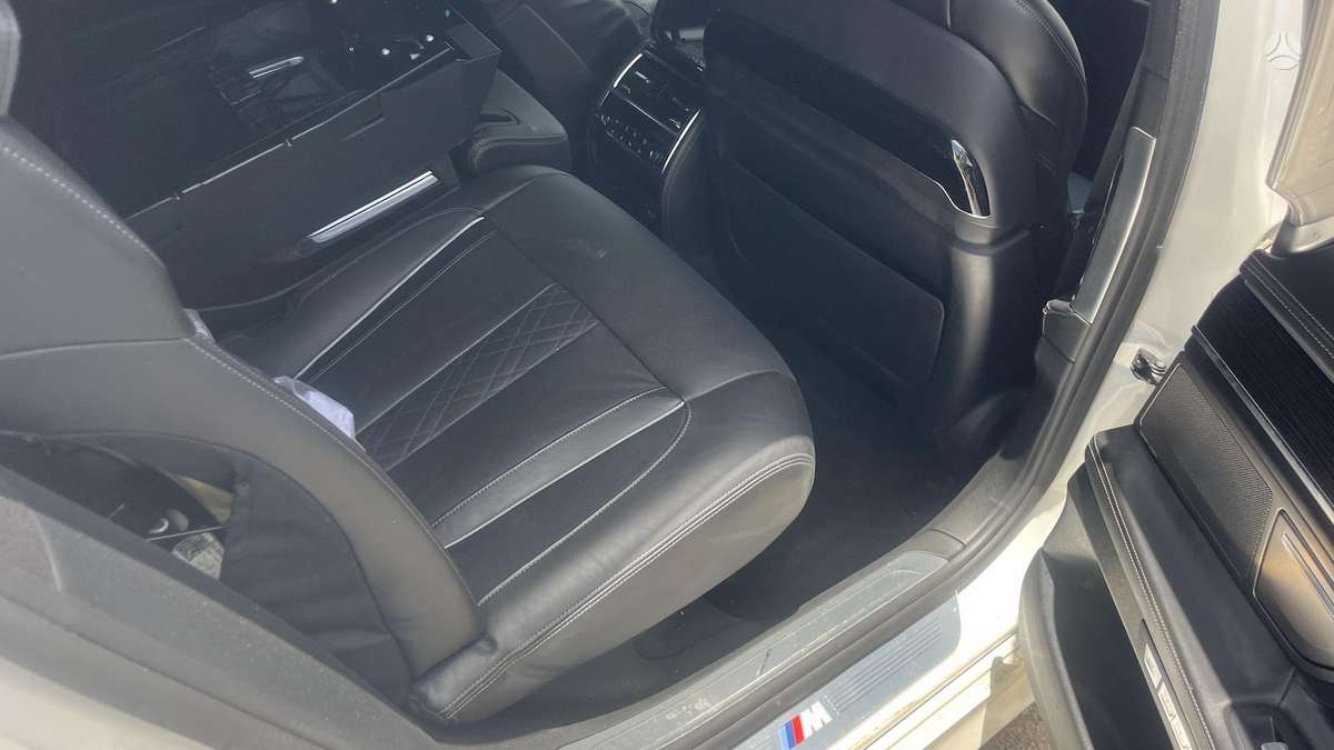 BMW 750, 4.4 l., Седан