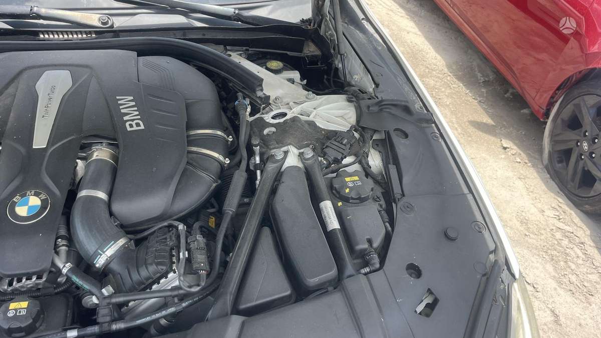 BMW 750, 4.4 l., Седан