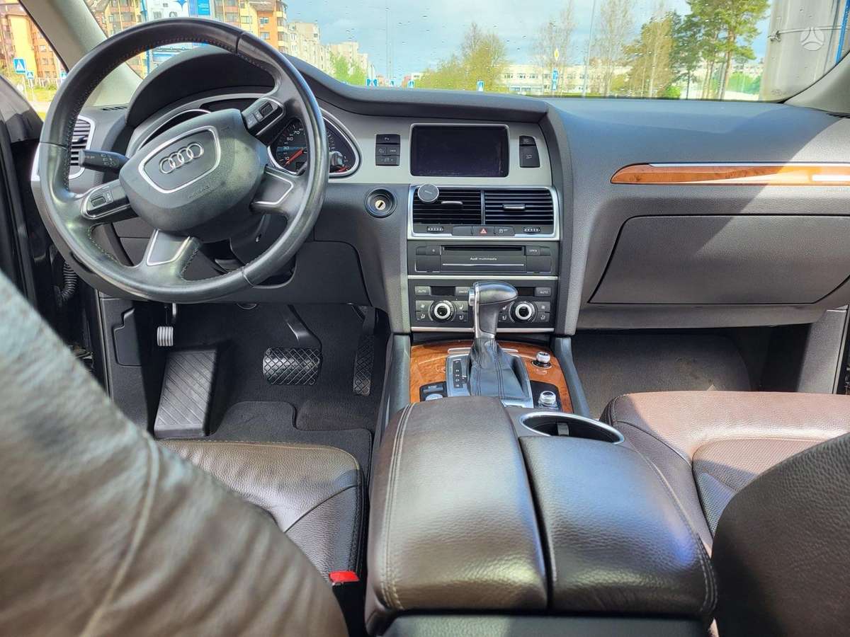 Audi Q7, 3.0 l., off-road / crossover