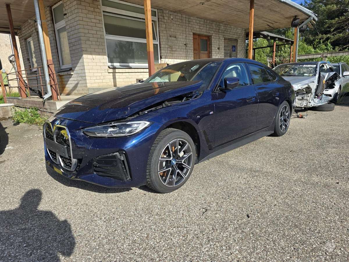 BMW i4, hatchback