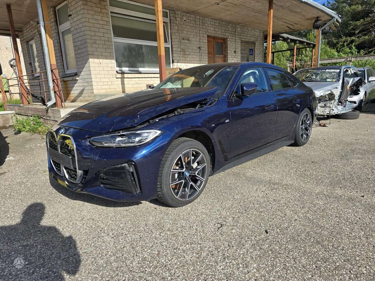 BMW i4, Хэтчбек
