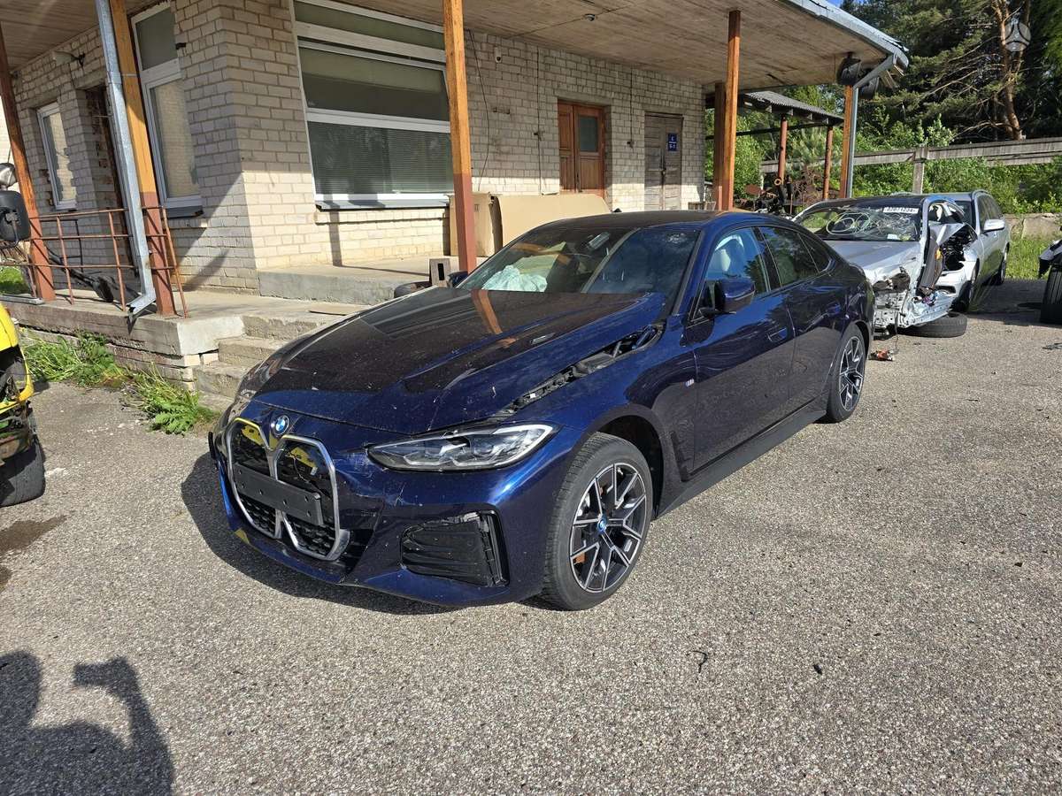 BMW i4, hatchback
