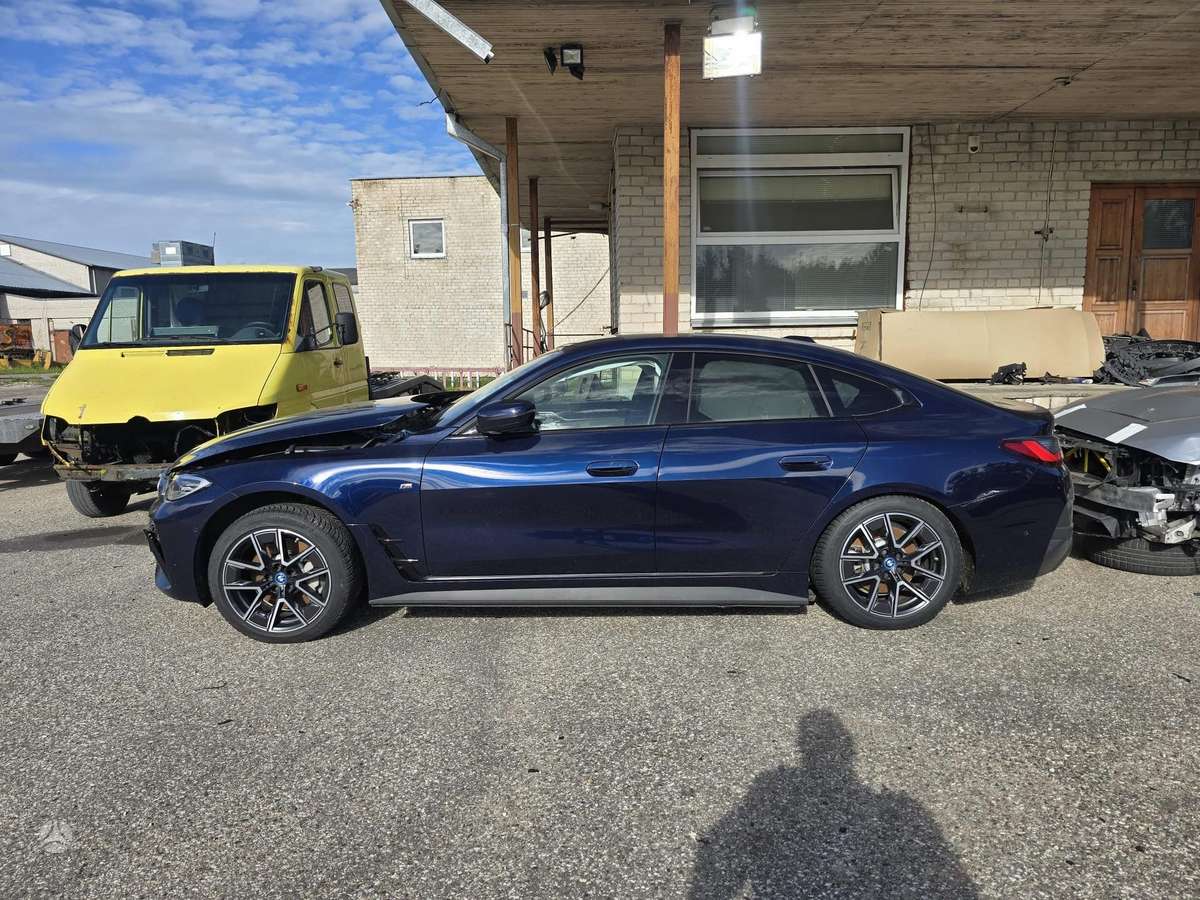 BMW i4, hatchback