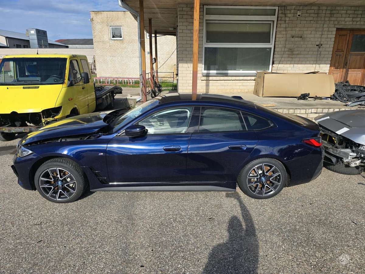 BMW i4, hatchback