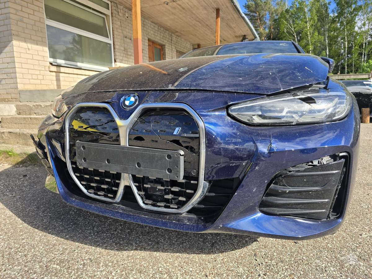 BMW i4, hatchback