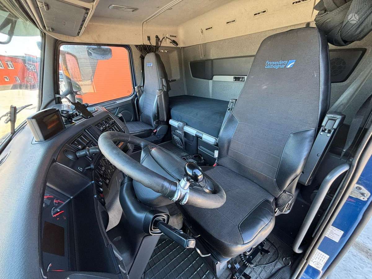 Volvo FH500 8x2, с краном