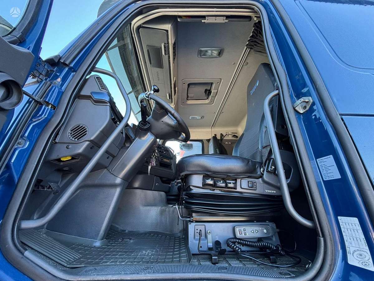 Volvo FH500 8x2, crane trucks