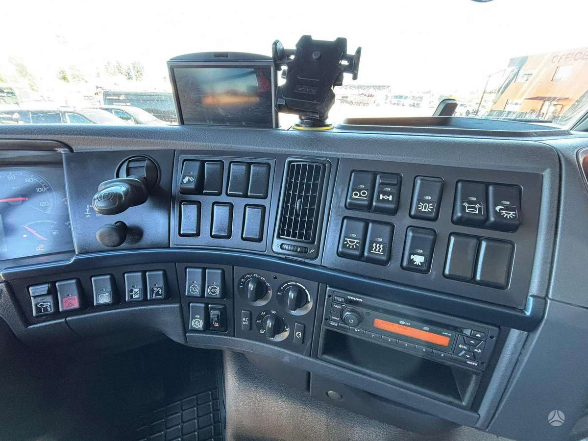 Volvo FH500 8x2, с краном