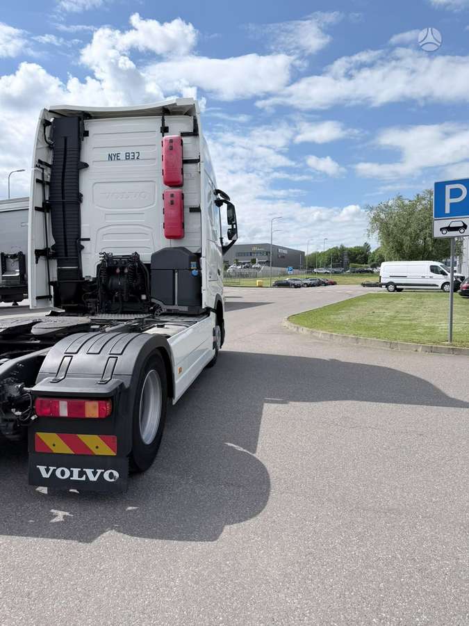 Volvo FH460 Aero, double sleeper