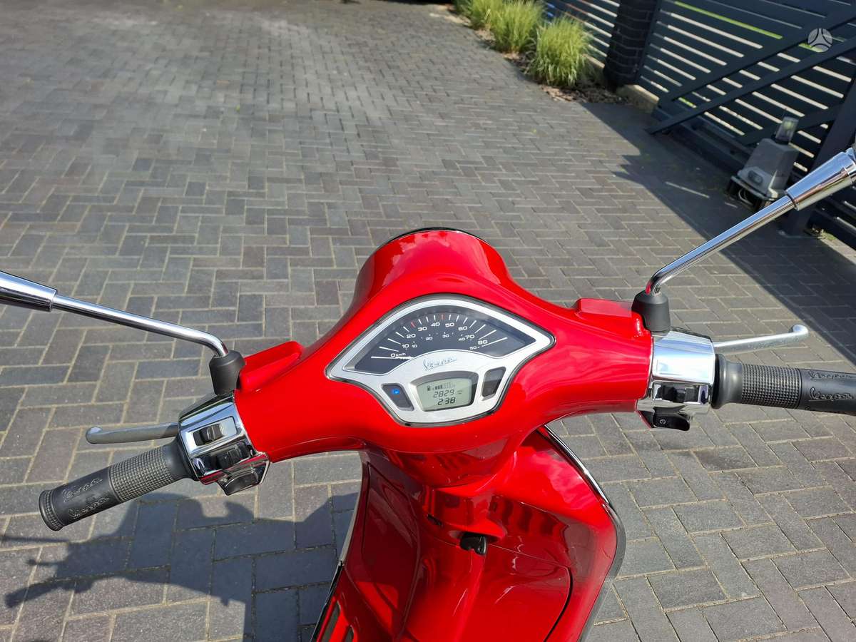 Piaggio Vespa 49cc, scooters / mopeds
