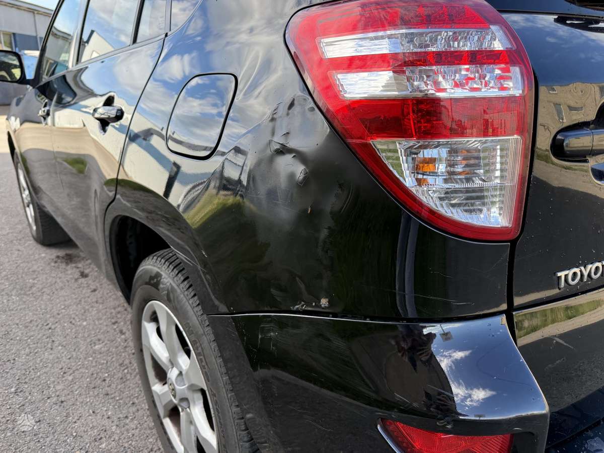 Toyota RAV4 - 6
