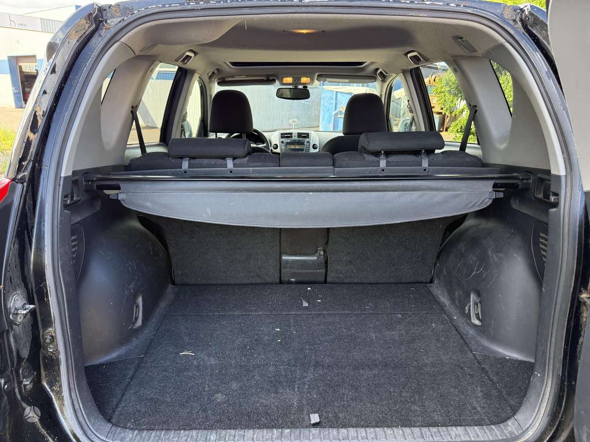 Toyota RAV4 - 8
