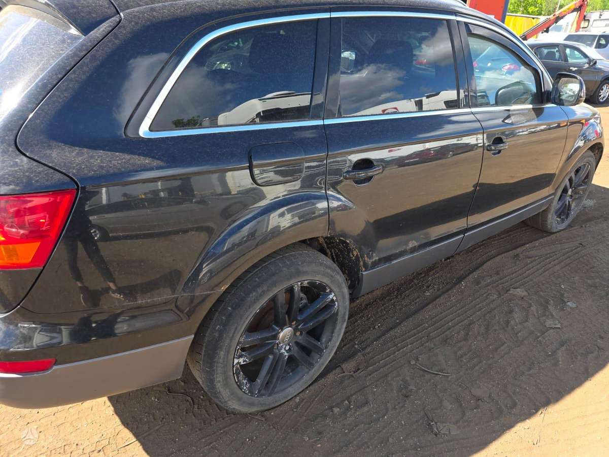 Audi Q7 for parts