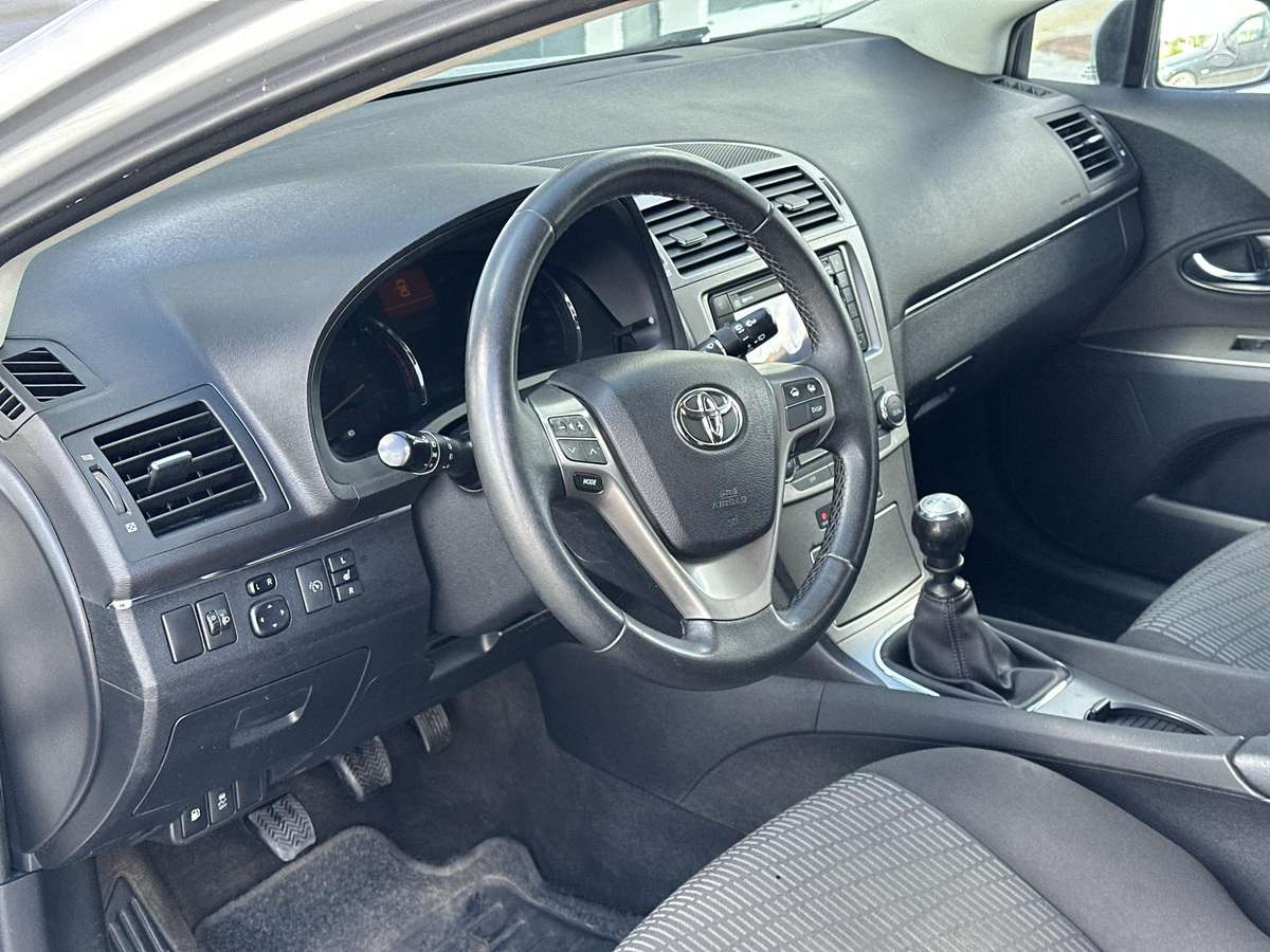 Toyota Avensis, 2.2 l., Универсал