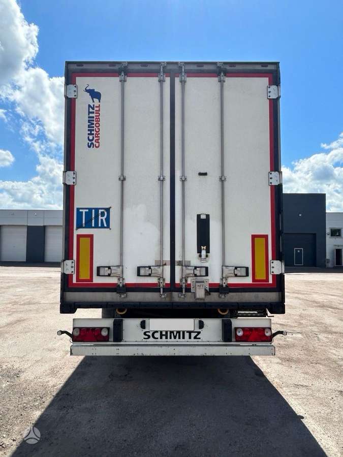Schmitz SKO24, refrigerated