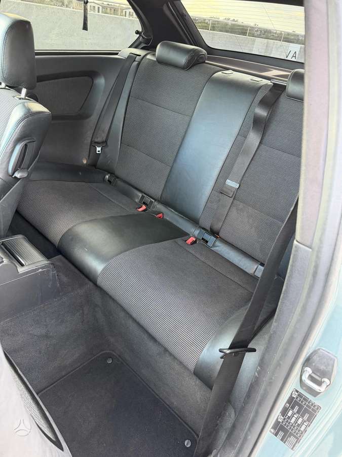 BMW 320, 2.0 l., hatchback