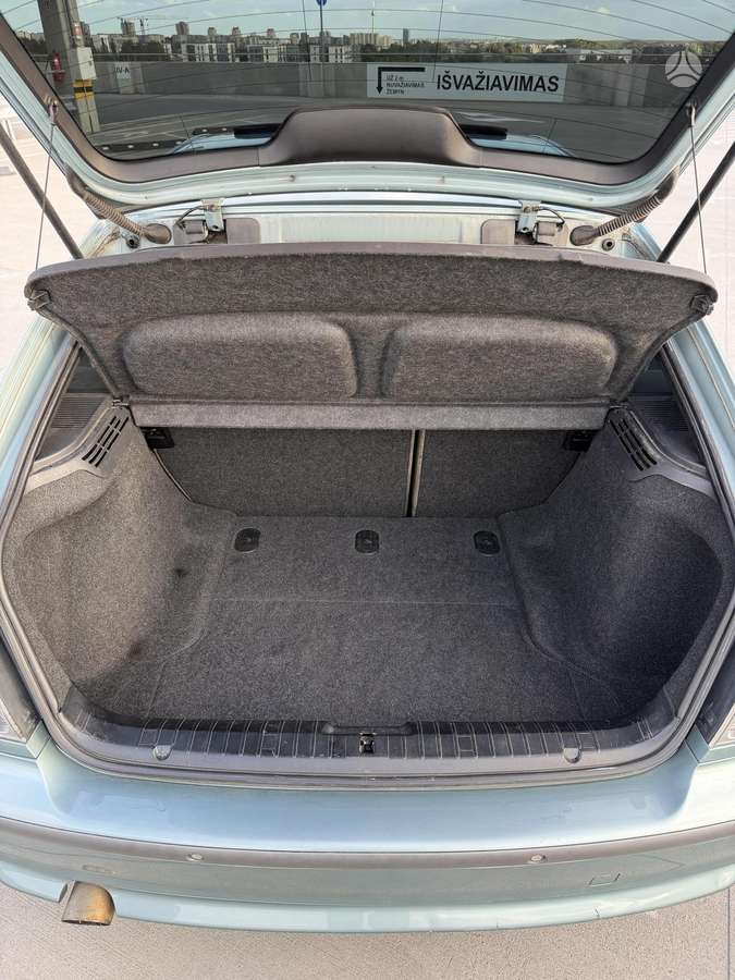 BMW 320, 2.0 l., hatchback