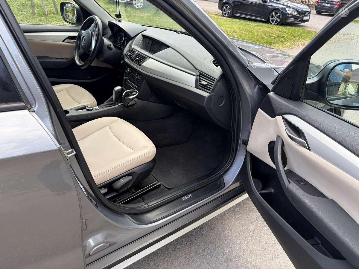 BMW X1, 2.0 l., Минивэн