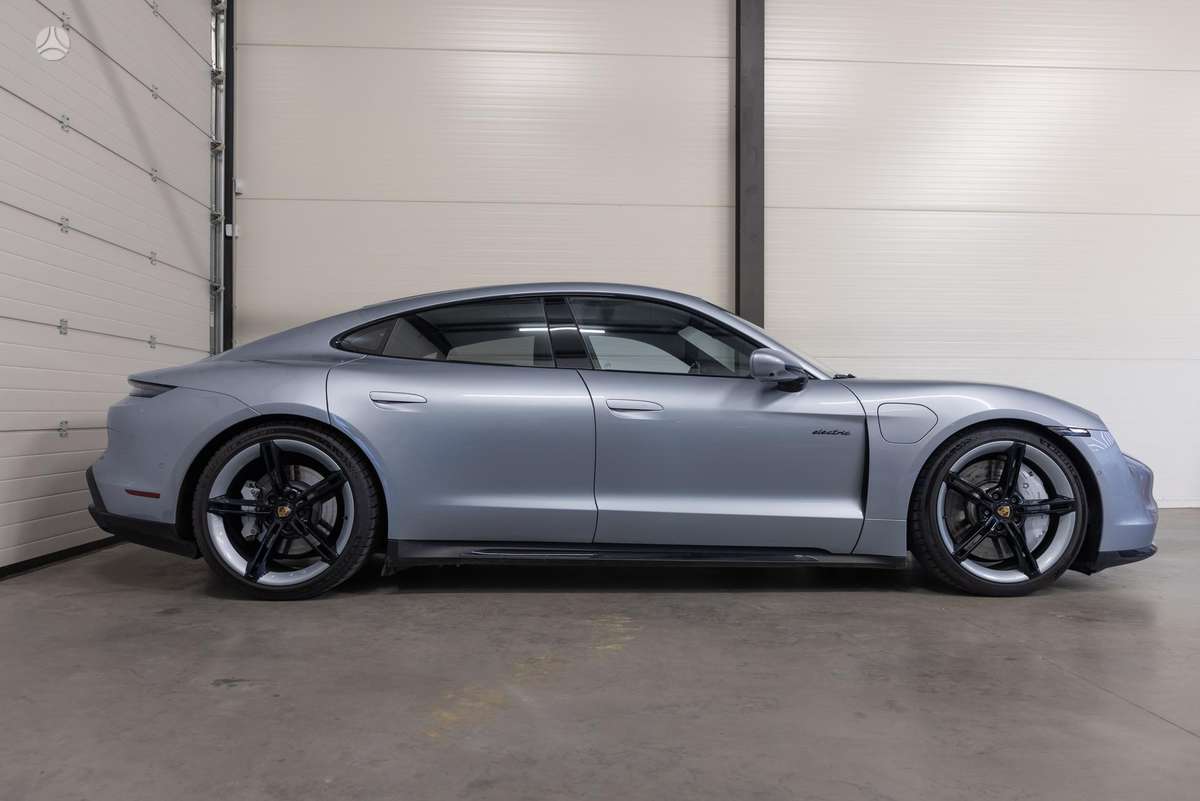 Porsche Taycan - 4