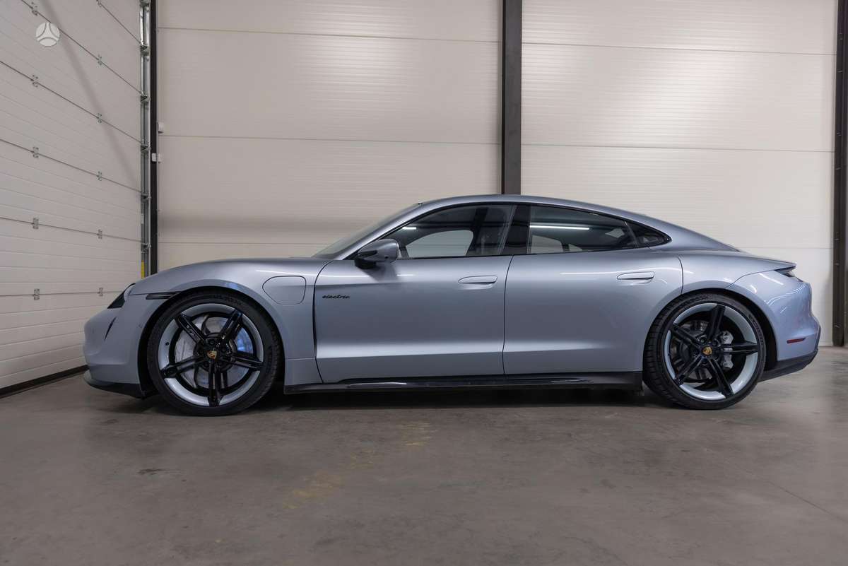 Porsche Taycan - 5