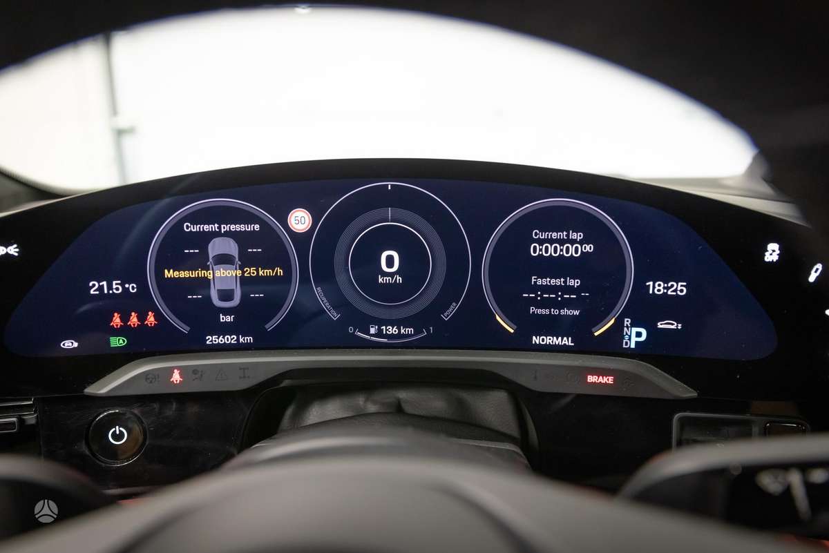 Porsche Taycan - 8