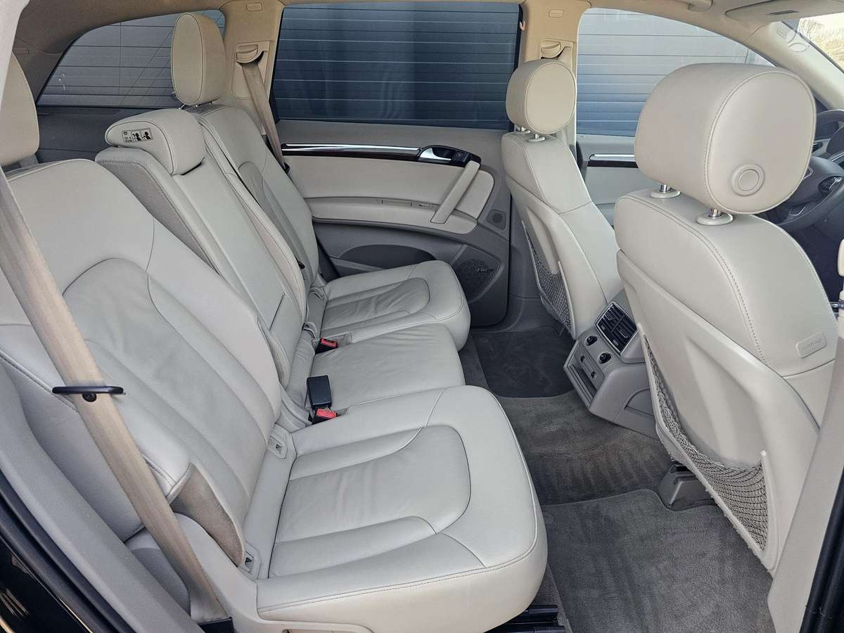 Audi Q7, 3.0 l., off-road / crossover