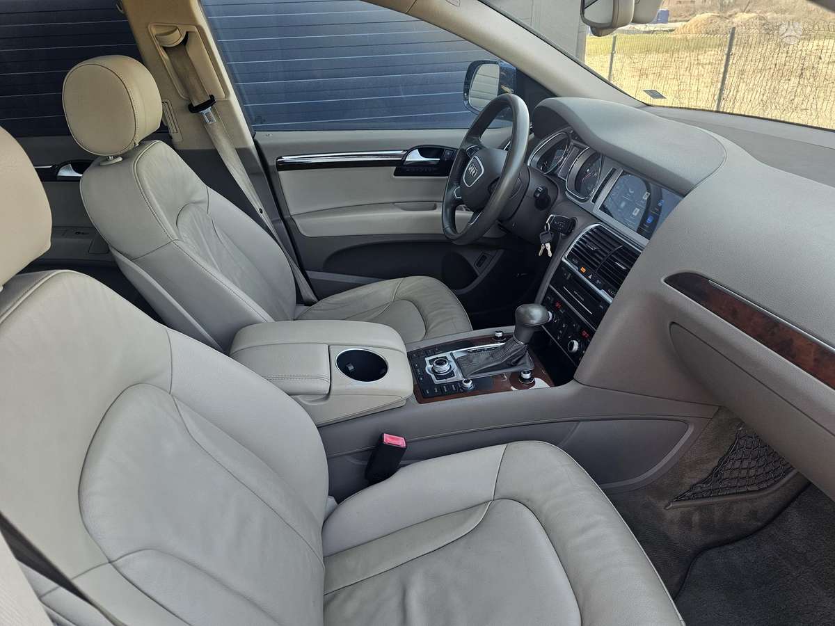 Audi Q7, 3.0 l., off-road / crossover
