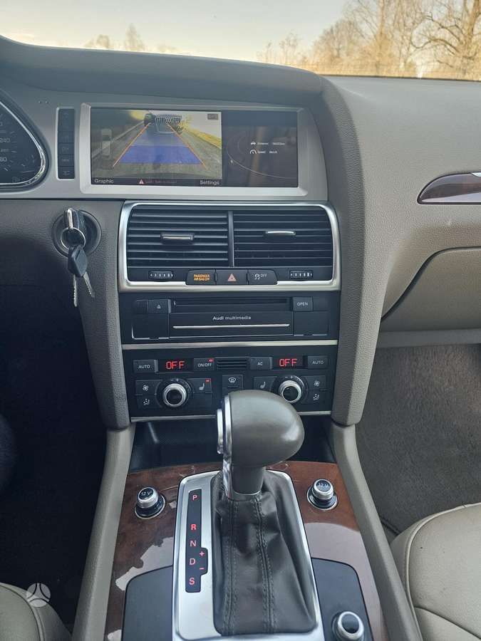 Audi Q7, 3.0 l., off-road / crossover