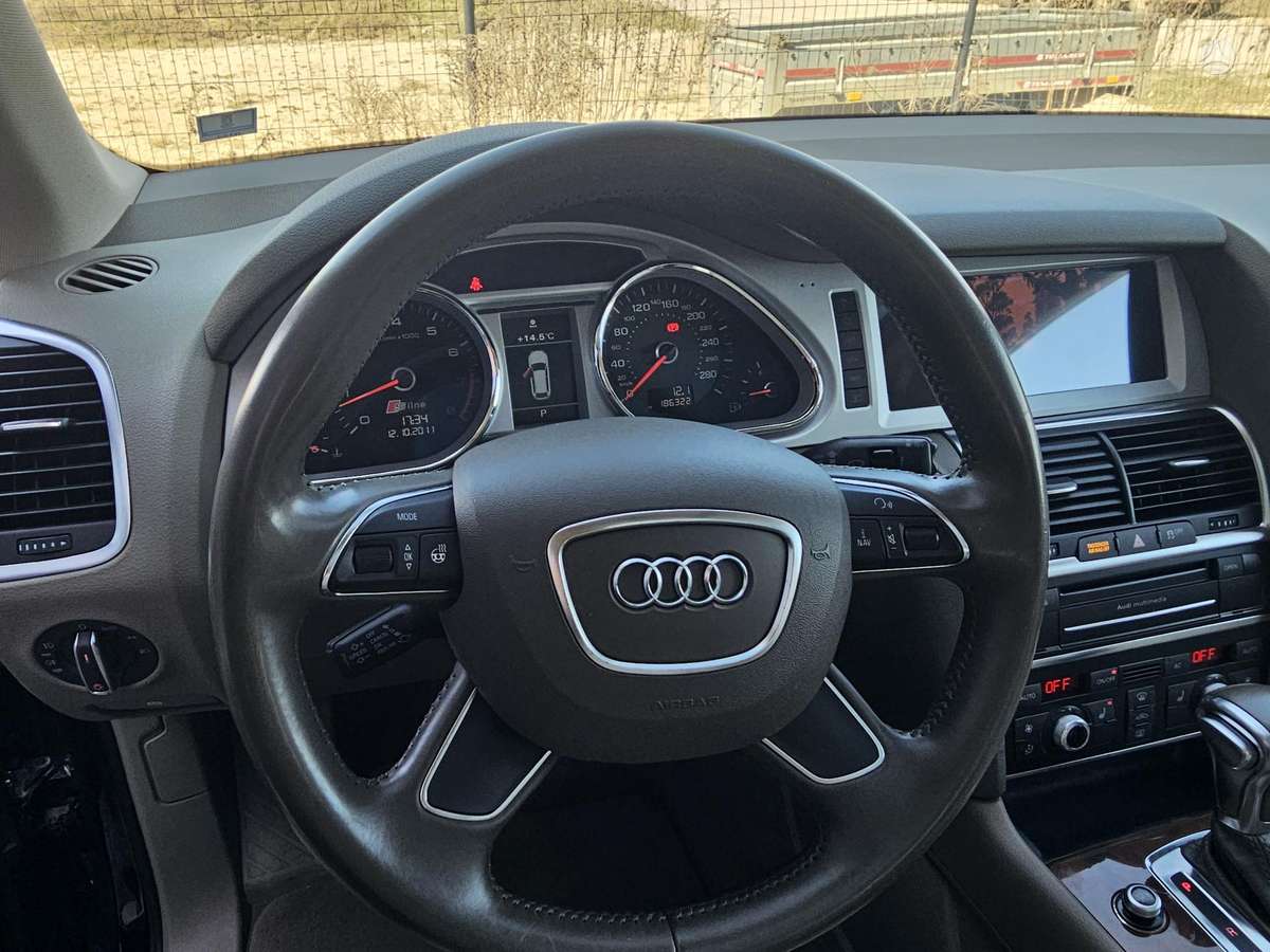 Audi Q7, 3.0 l., off-road / crossover