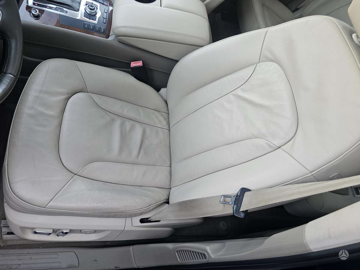 Audi Q7, 3.0 l., off-road / crossover