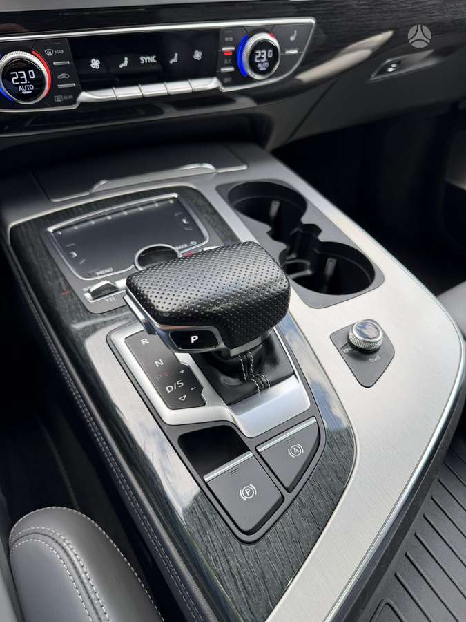 Audi Q7, 3.0 l., off-road / crossover